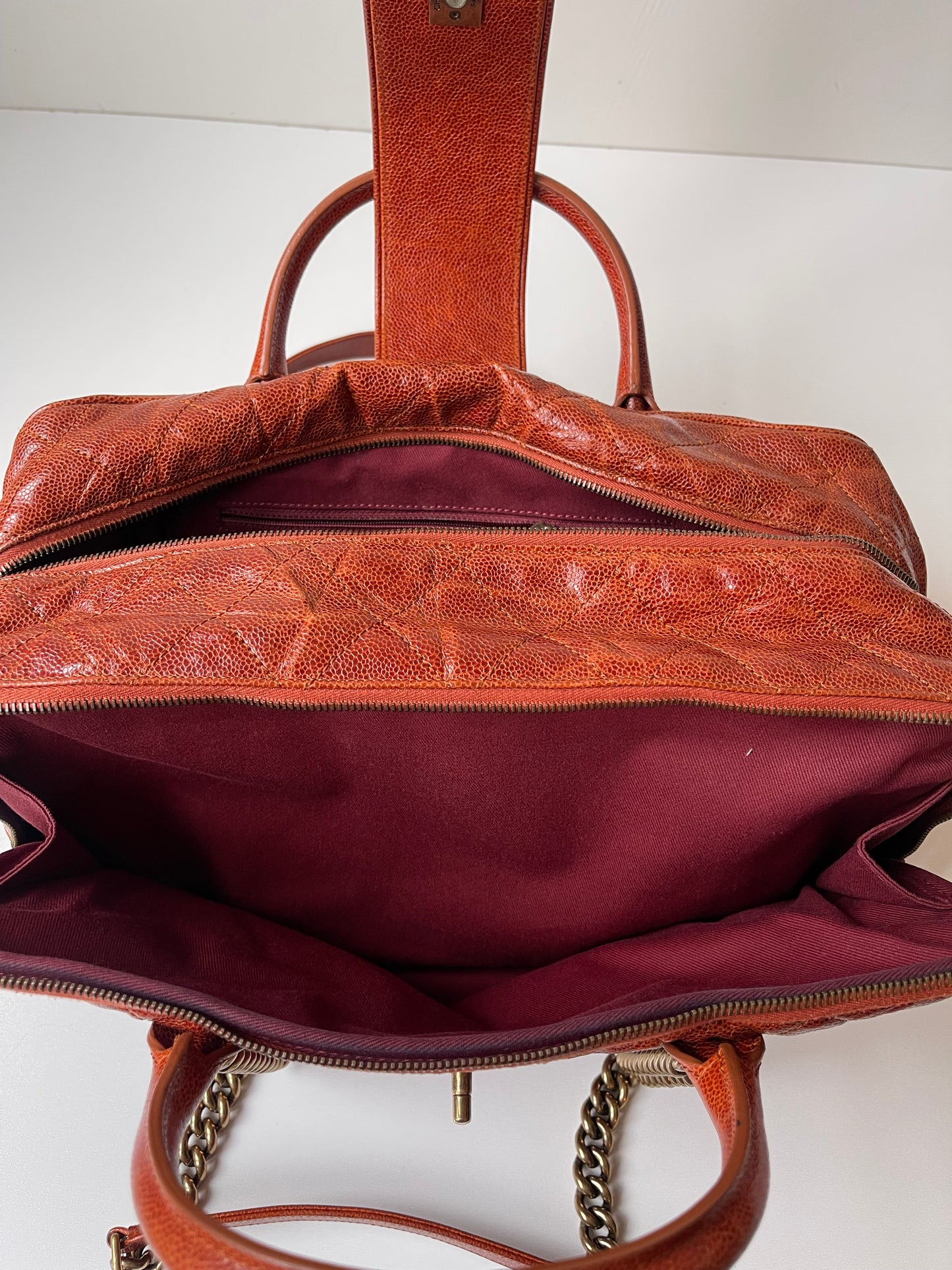 CHANEL SHIVA BOWLER TAS SCHOUDERTAS ROESTBRUIN/RODE TAS LEER
