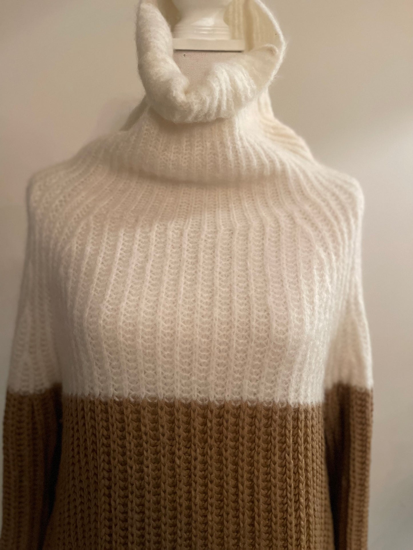 Max Mara SPORTMAX Wool & Mohair Oversized Turtleneck Sweater Dress – Beige / Camel – Size L IT40 EU 38