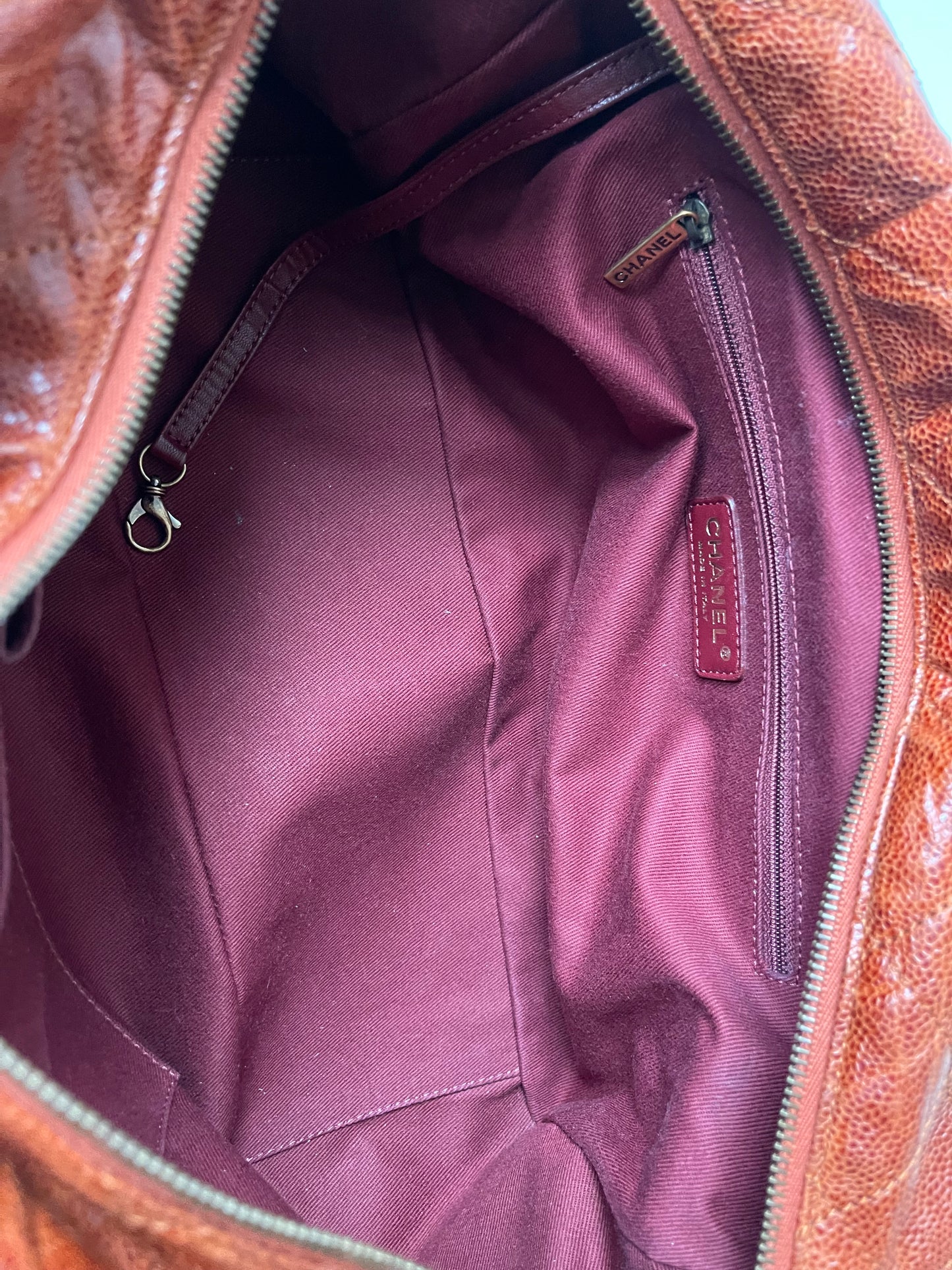 CHANEL SHIVA BOWLER TAS SCHOUDERTAS ROESTBRUIN/RODE TAS LEER