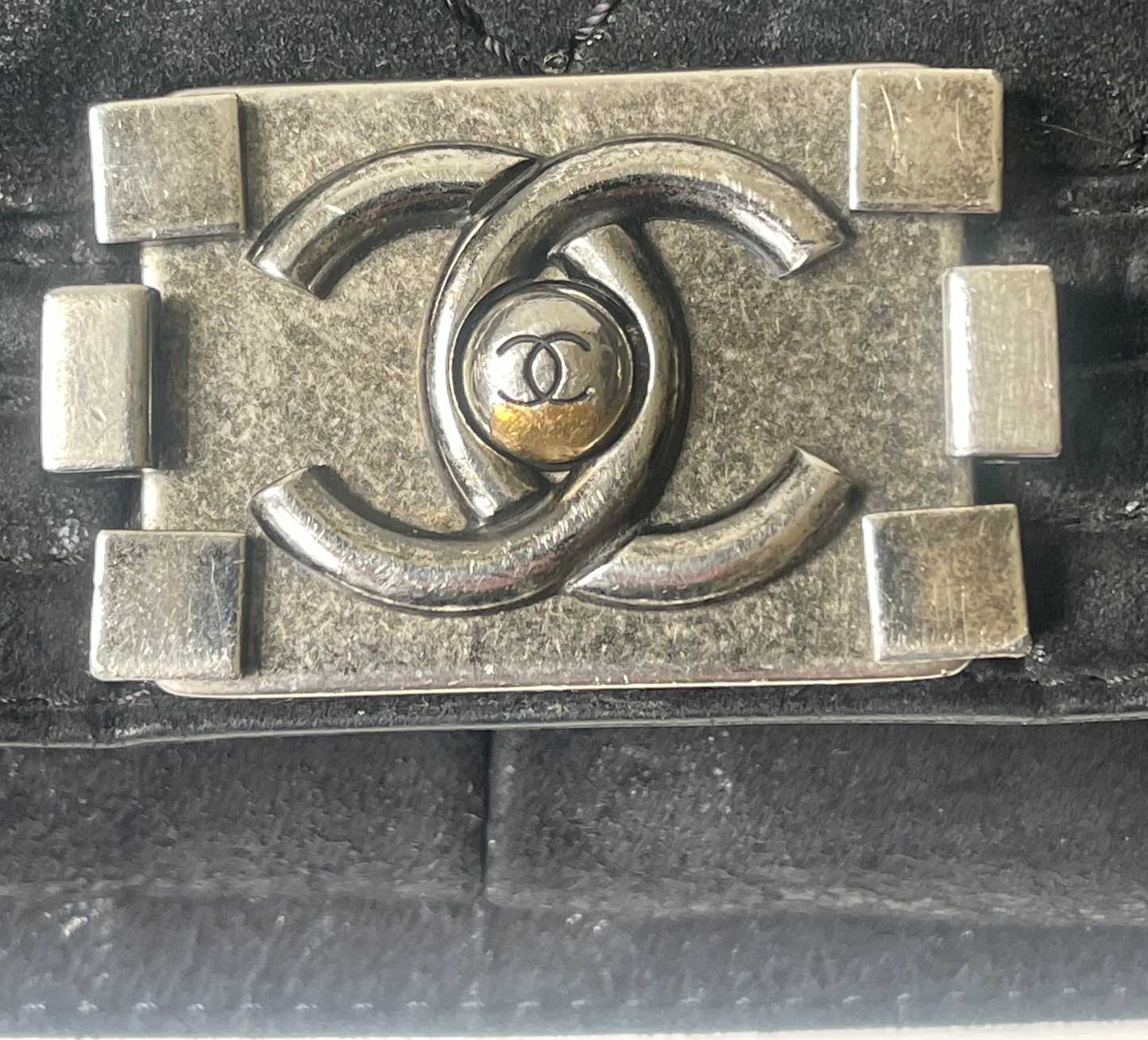 Chanel Boy Maxi Jumbo Matelassé – Zwart Suède Leer - Schoudertas, Crossbody tas.