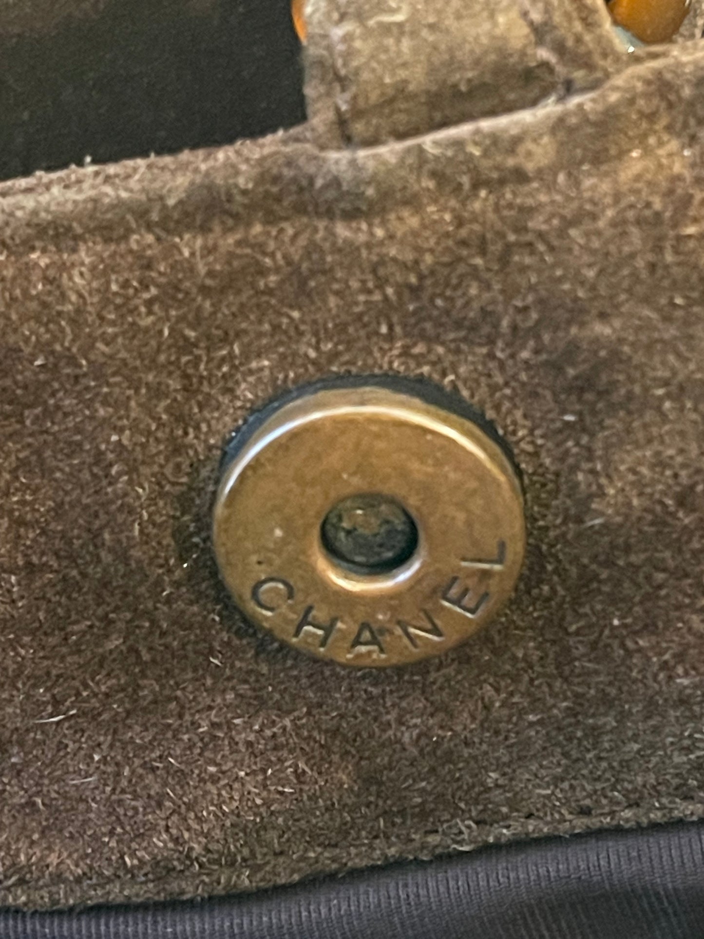 CHANEL TAS HANDTAS DONKERBRUIN BRUIN SUÈDE LEER