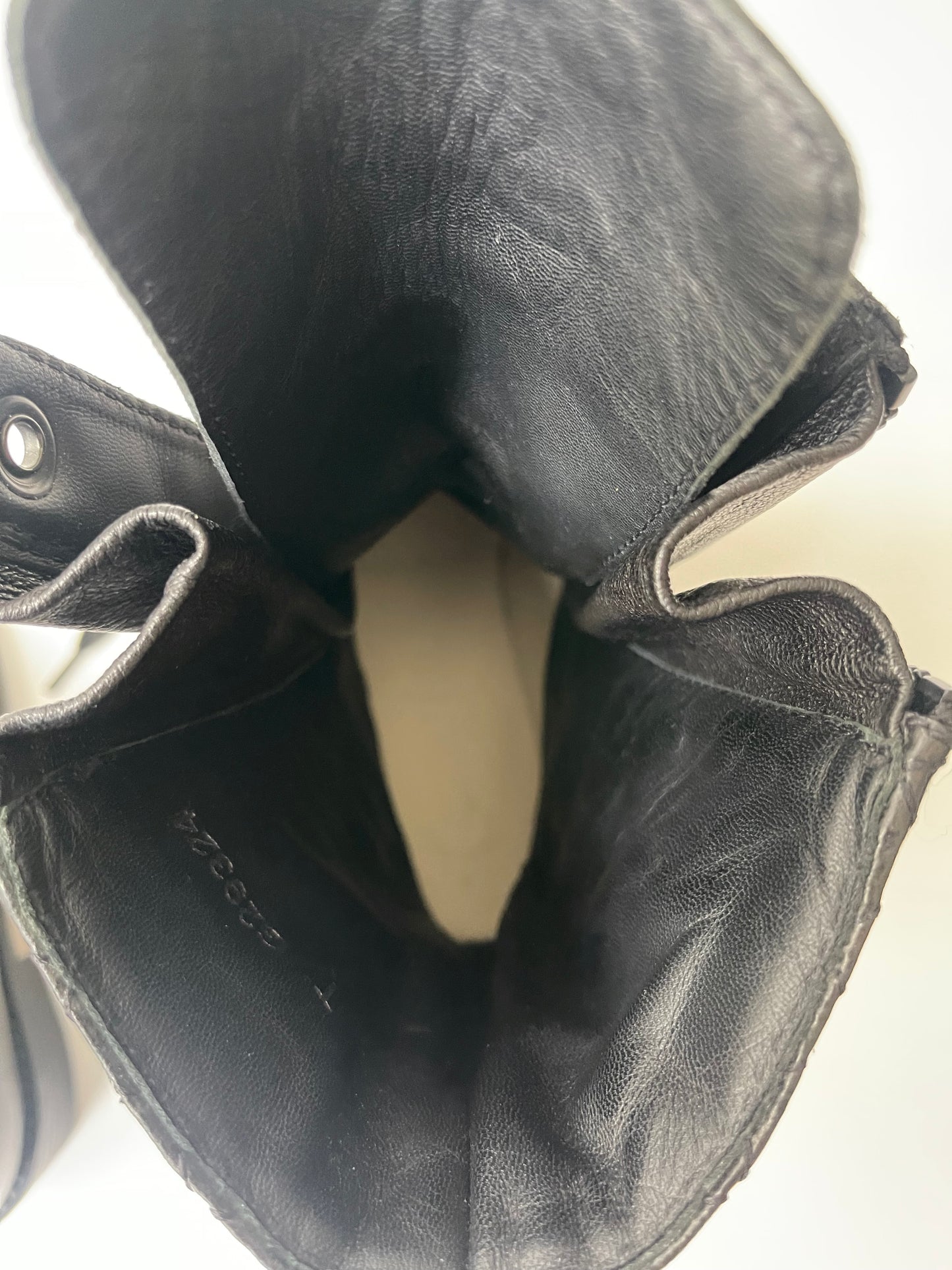 Chanel CC Quilted Combat Ankle Boots Zwart leer Maat EU 36