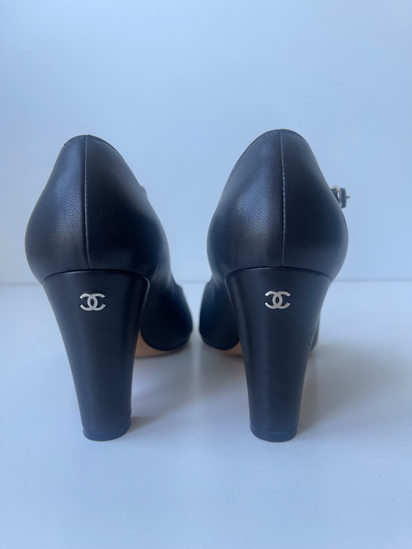 CHANEL Mary Jane Open Toe Pumps maat EU 37 / UK 4