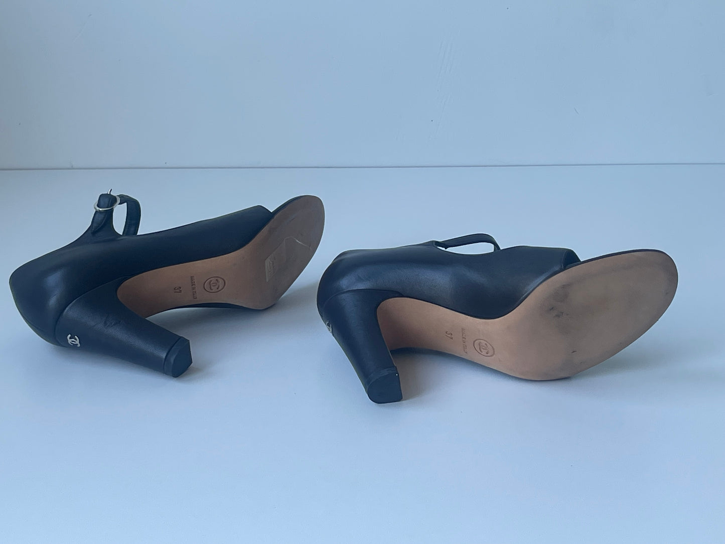 CHANEL Mary Jane Open Toe Pumps maat EU 37 / UK 4