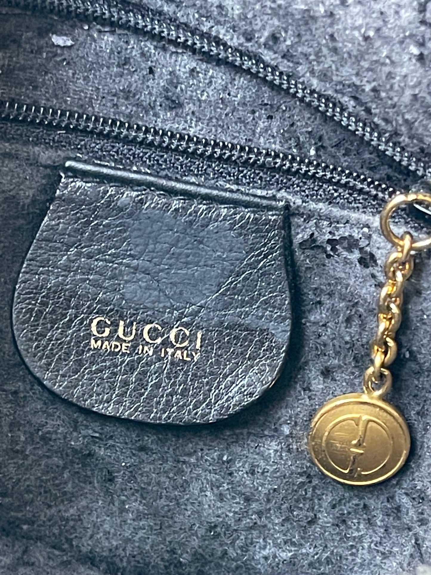 Gucci Horsebit design Schoudertas Zwart Leer – Vintage Icon uit de Jaren 80 – Goudkleurig Hardware