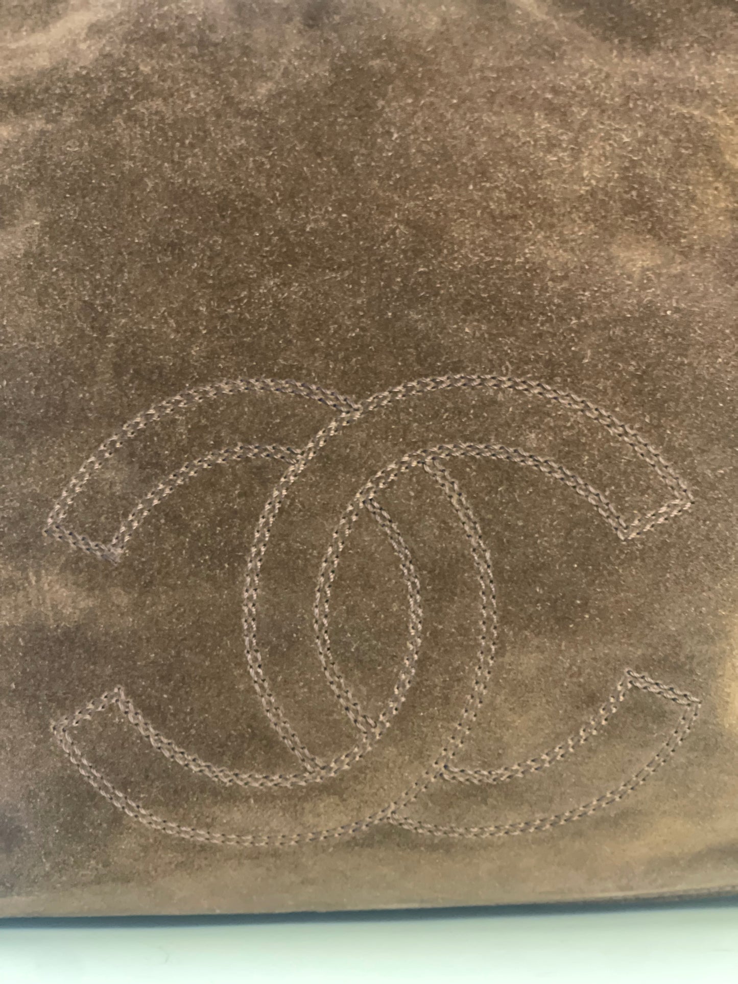 CHANEL TAS HANDTAS DONKERBRUIN BRUIN SUÈDE LEER