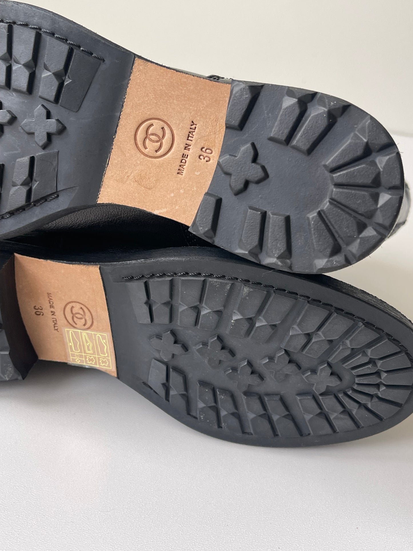 Chanel CC Quilted Combat Ankle Boots Zwart leer Maat EU 36