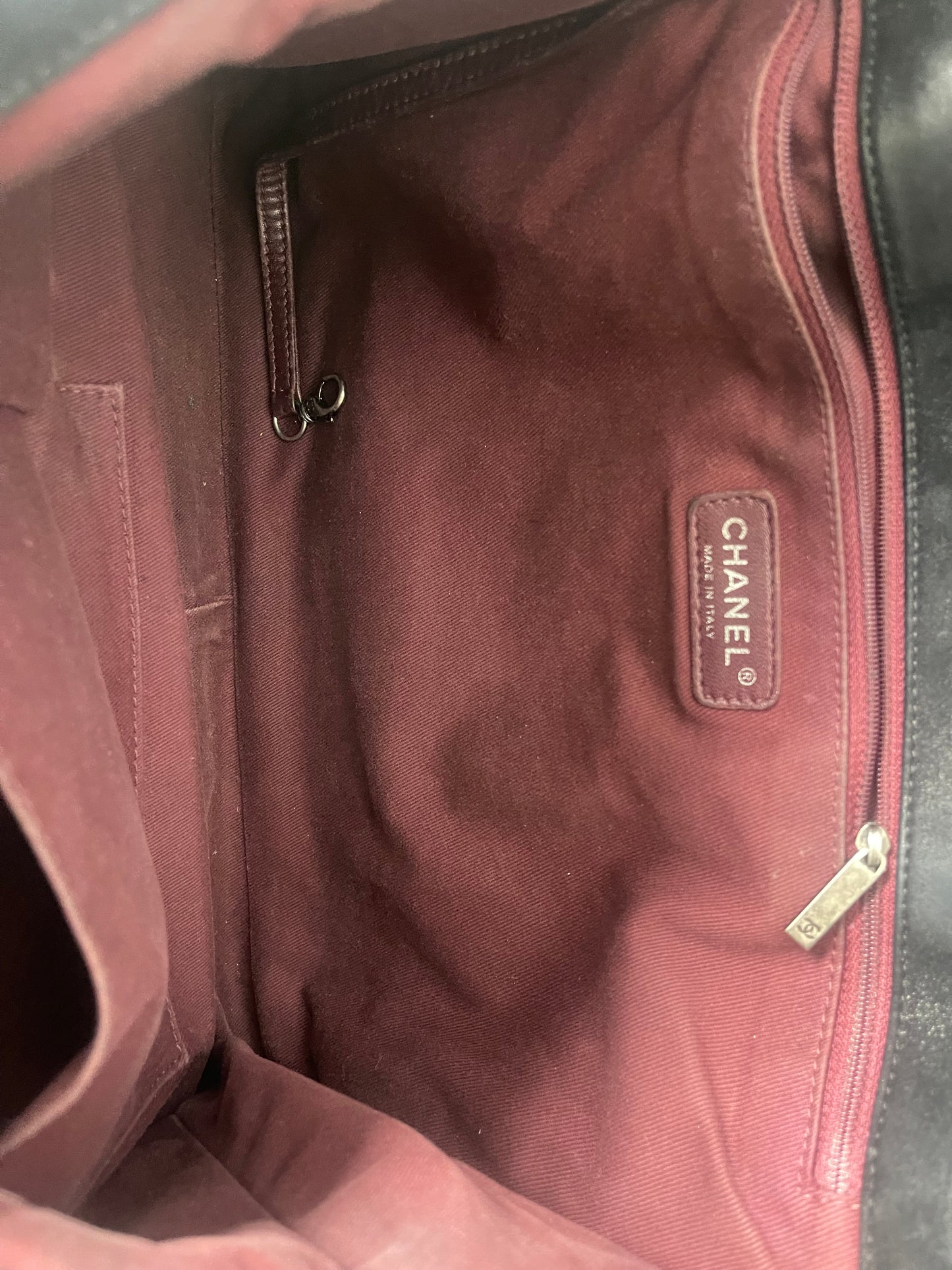 Chanel Boy Maxi Jumbo Matelassé – Zwart Suède Leer - Schoudertas, Crossbody tas.