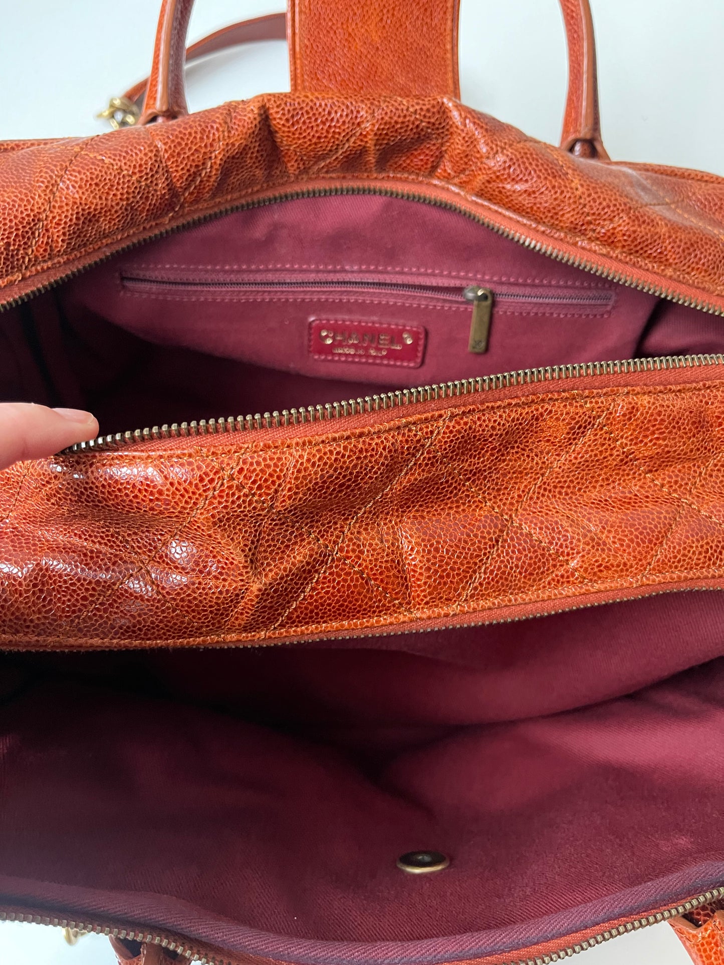 CHANEL SHIVA BOWLER TAS SCHOUDERTAS ROESTBRUIN/RODE TAS LEER