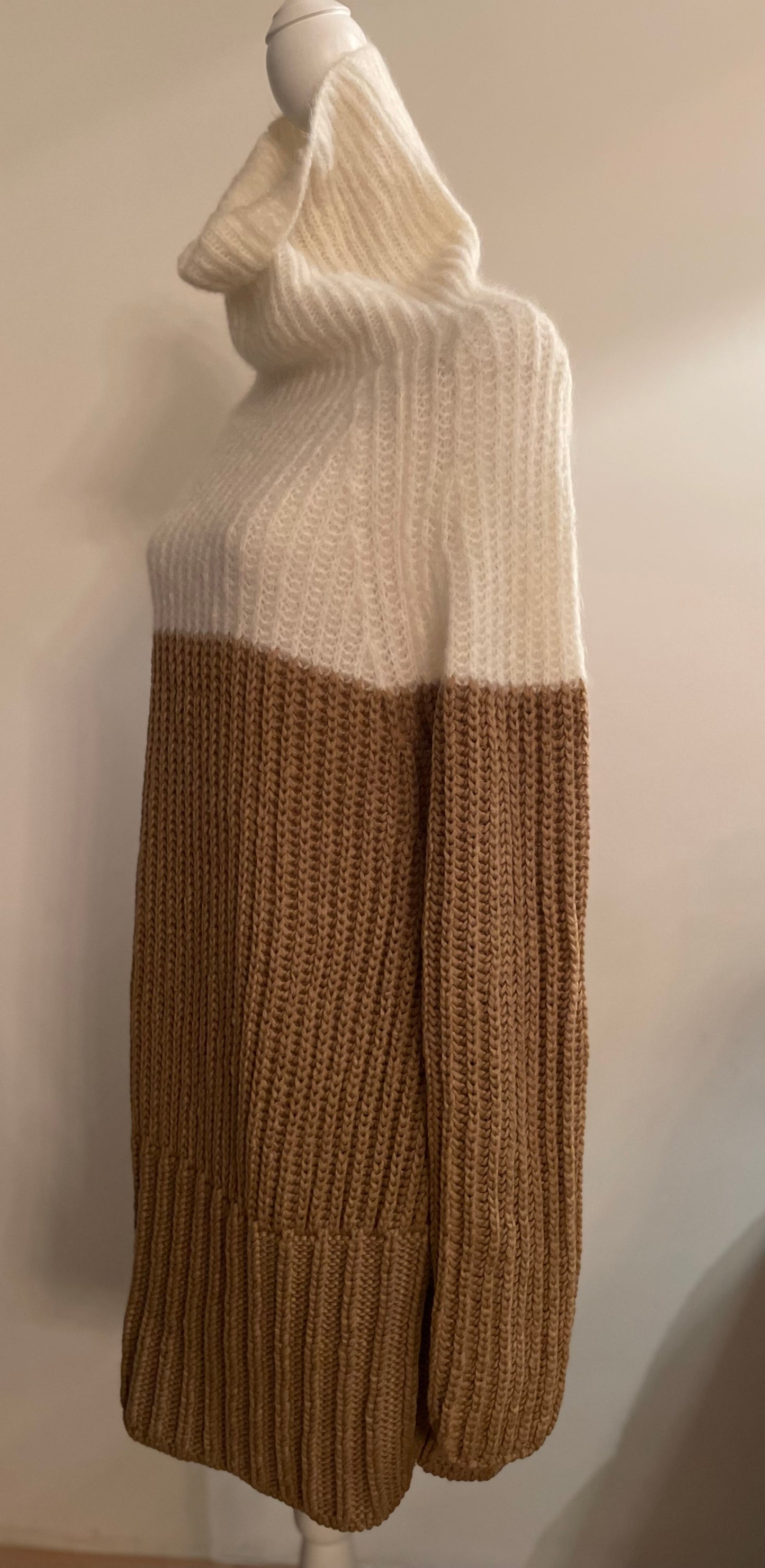 Max Mara SPORTMAX Wool & Mohair Oversized Turtleneck Sweater Dress – Beige / Camel – Size L IT40 EU 38