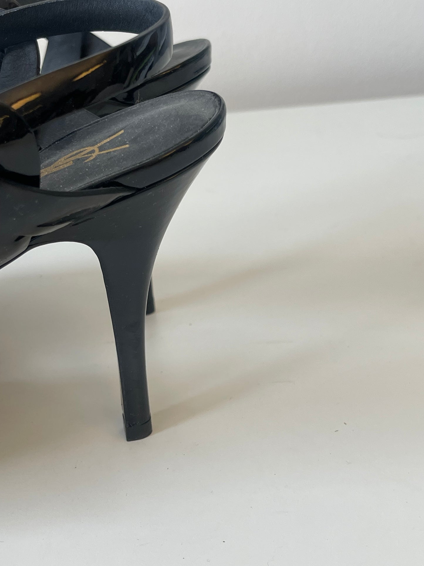 VERKOCHT - YSL - Yves Saint Laurent Tribute Leather sandal zwart lakleer maat 37 EU / UK 4