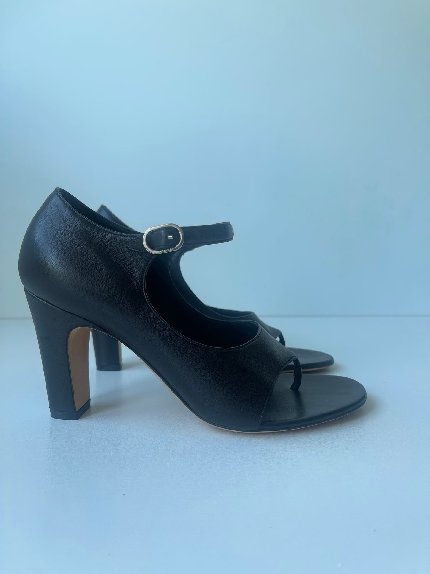 CHANEL Mary Jane Open Toe Pumps maat EU 37 / UK 4
