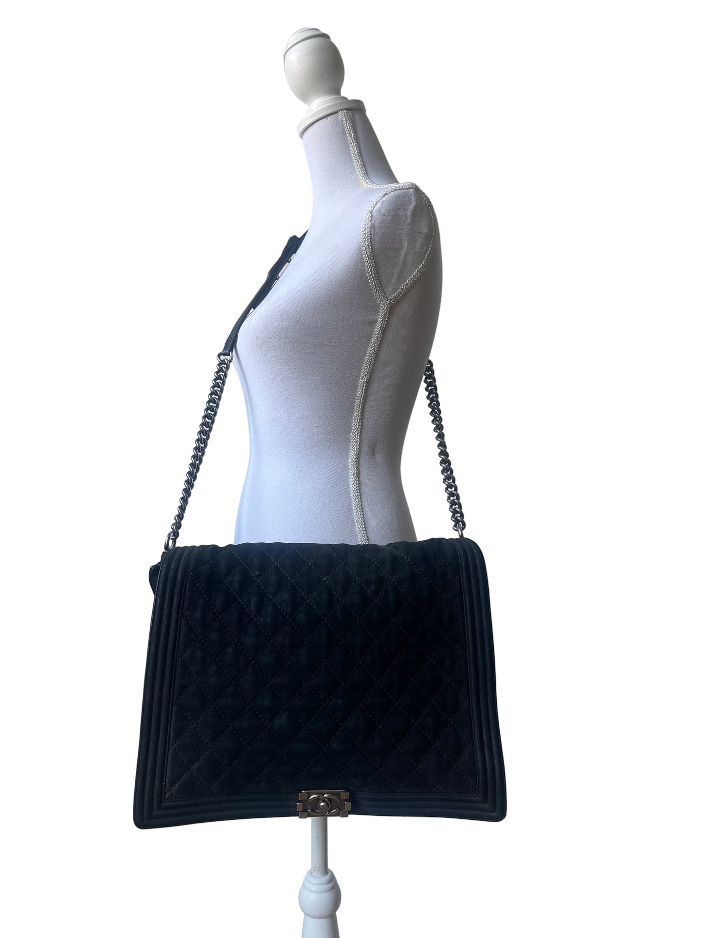 Chanel Boy Maxi Jumbo Matelassé – Zwart Suède Leer - Schoudertas, Crossbody tas