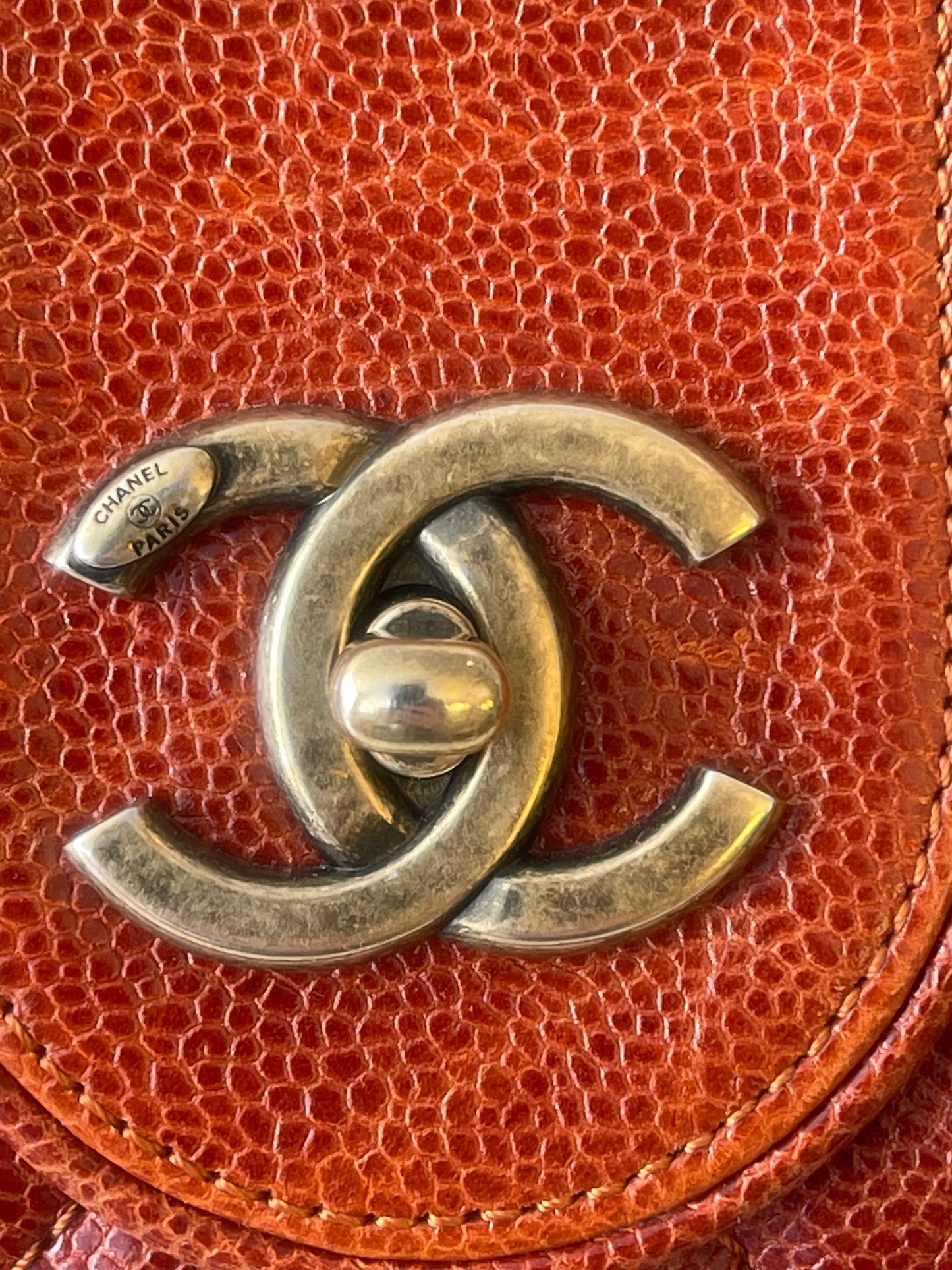 CHANEL SHIVA BOWLER TAS SCHOUDERTAS ROESTBRUIN/RODE TAS LEER
