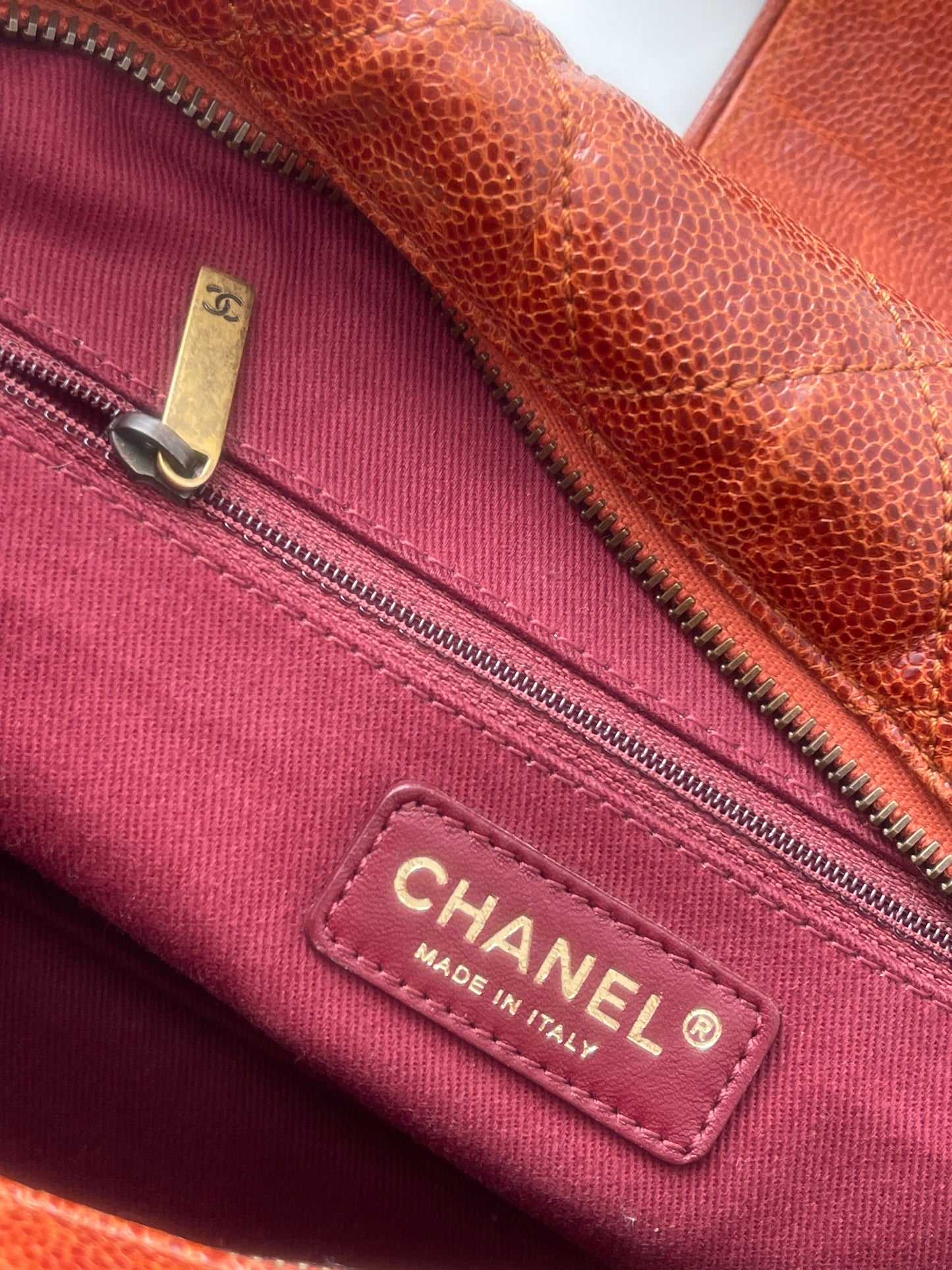 CHANEL SHIVA BOWLER TAS SCHOUDERTAS ROESTBRUIN/RODE TAS LEER