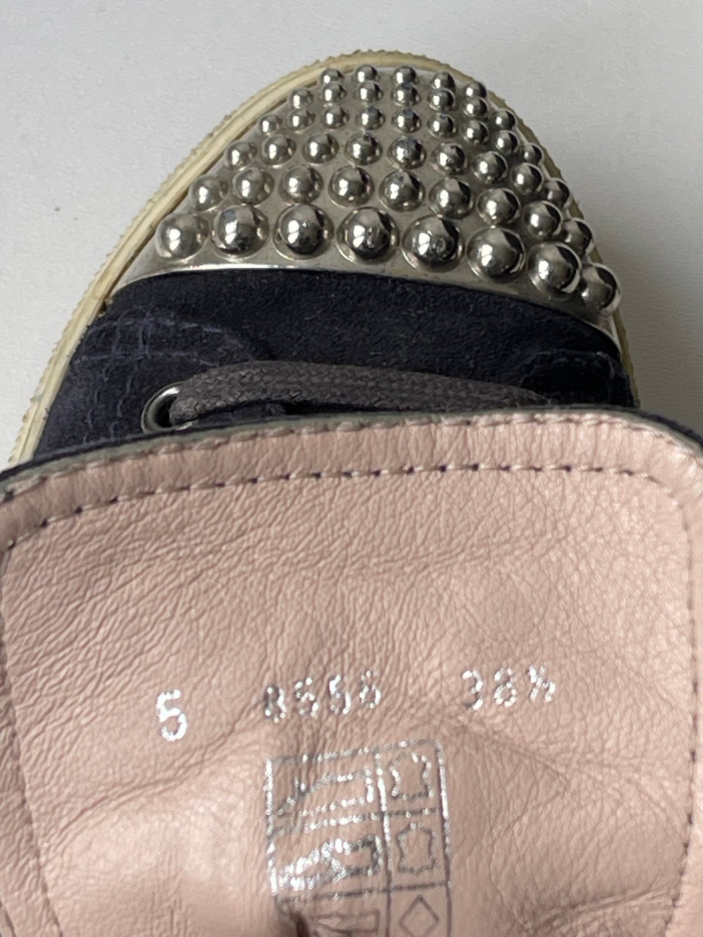 Miu Miu Suède Sneakers met Studs – Maat 38,5