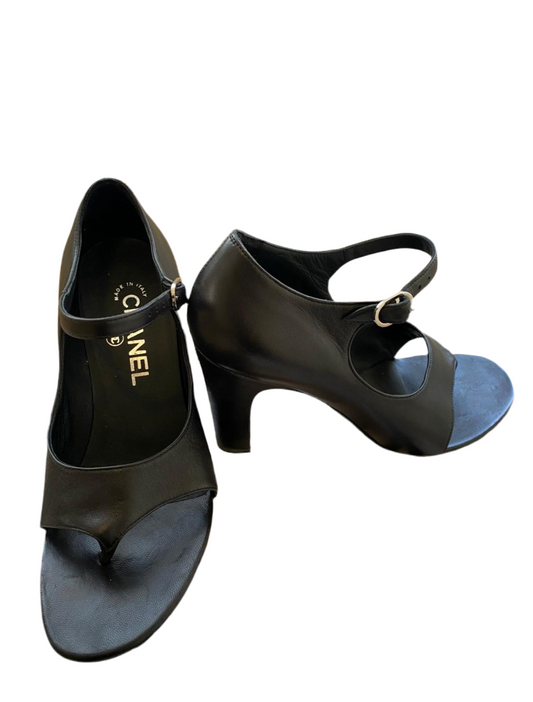 CHANEL Mary Jane Open Toe Pumps maat EU 37 / UK 4