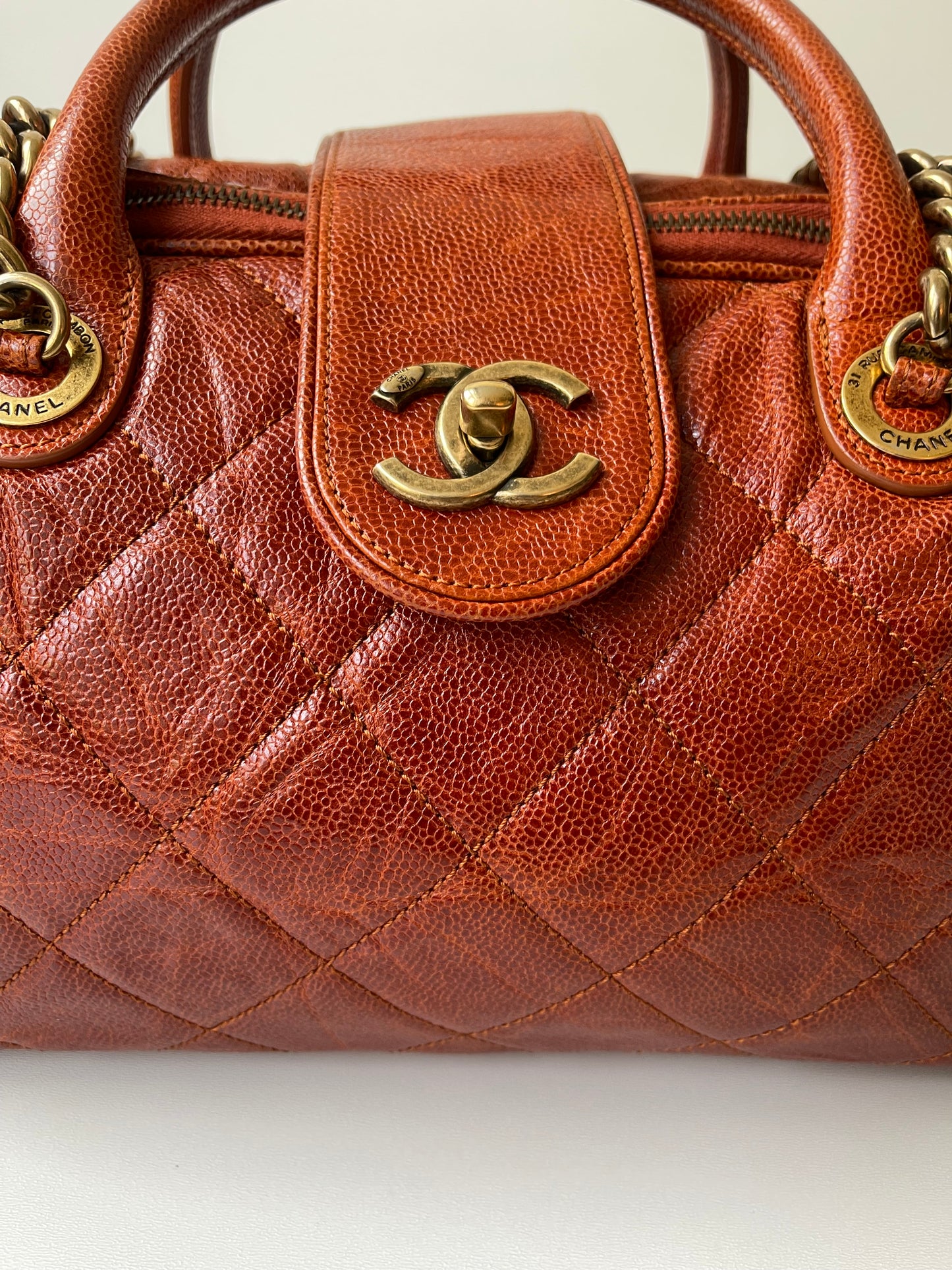 CHANEL SHIVA BOWLER TAS SCHOUDERTAS ROESTBRUIN/RODE CAVIAR