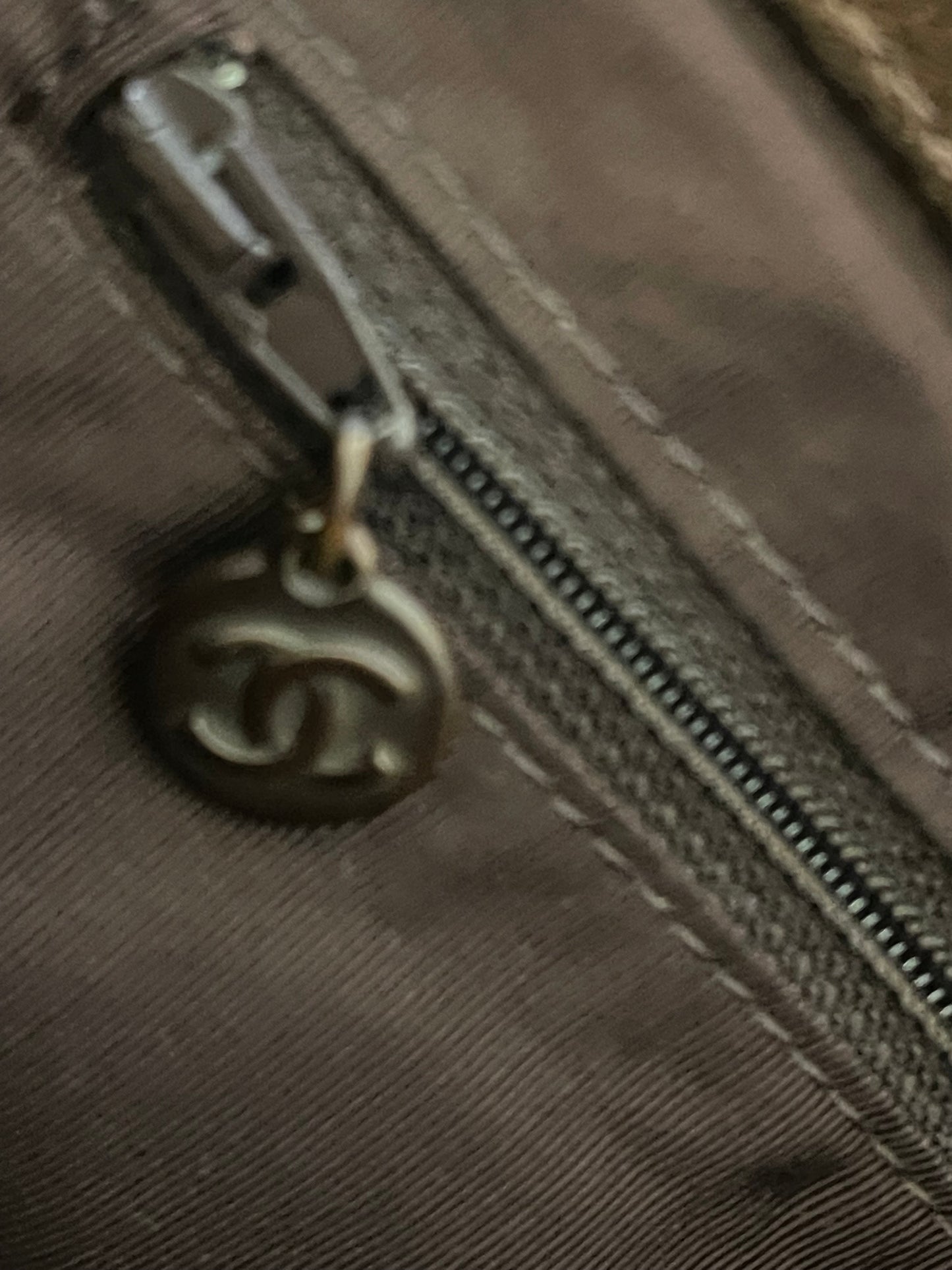 CHANEL TAS HANDTAS DONKERBRUIN BRUIN SUÈDE LEER