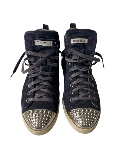 Miu Miu Suède Sneakers met Studs – Maat 38,5