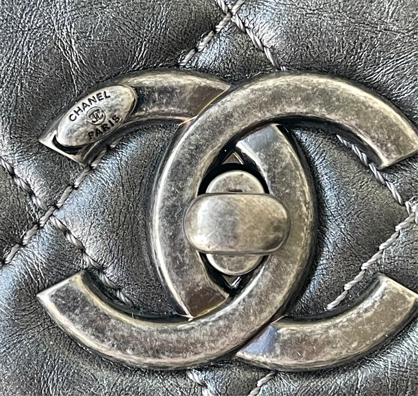 CHANEL Timeless Classic Pondichery Large Handtas Kalfleer.