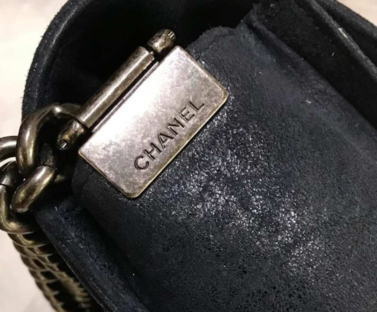 Chanel Boy Maxi Jumbo Matelassé – Zwart Suède Leer - Schoudertas, Crossbody tas