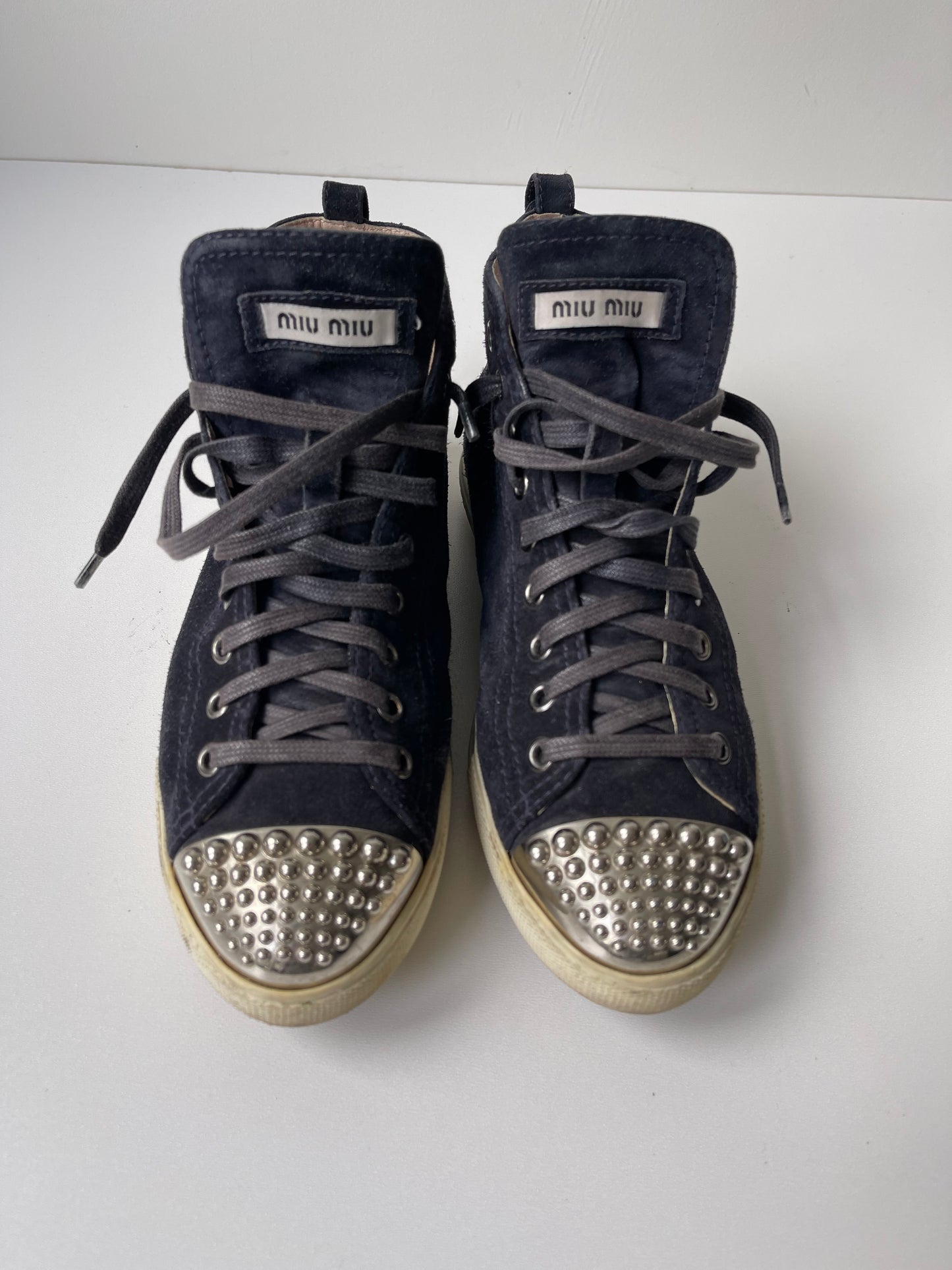 Miu Miu Suède Sneakers met Studs – Maat 38,5